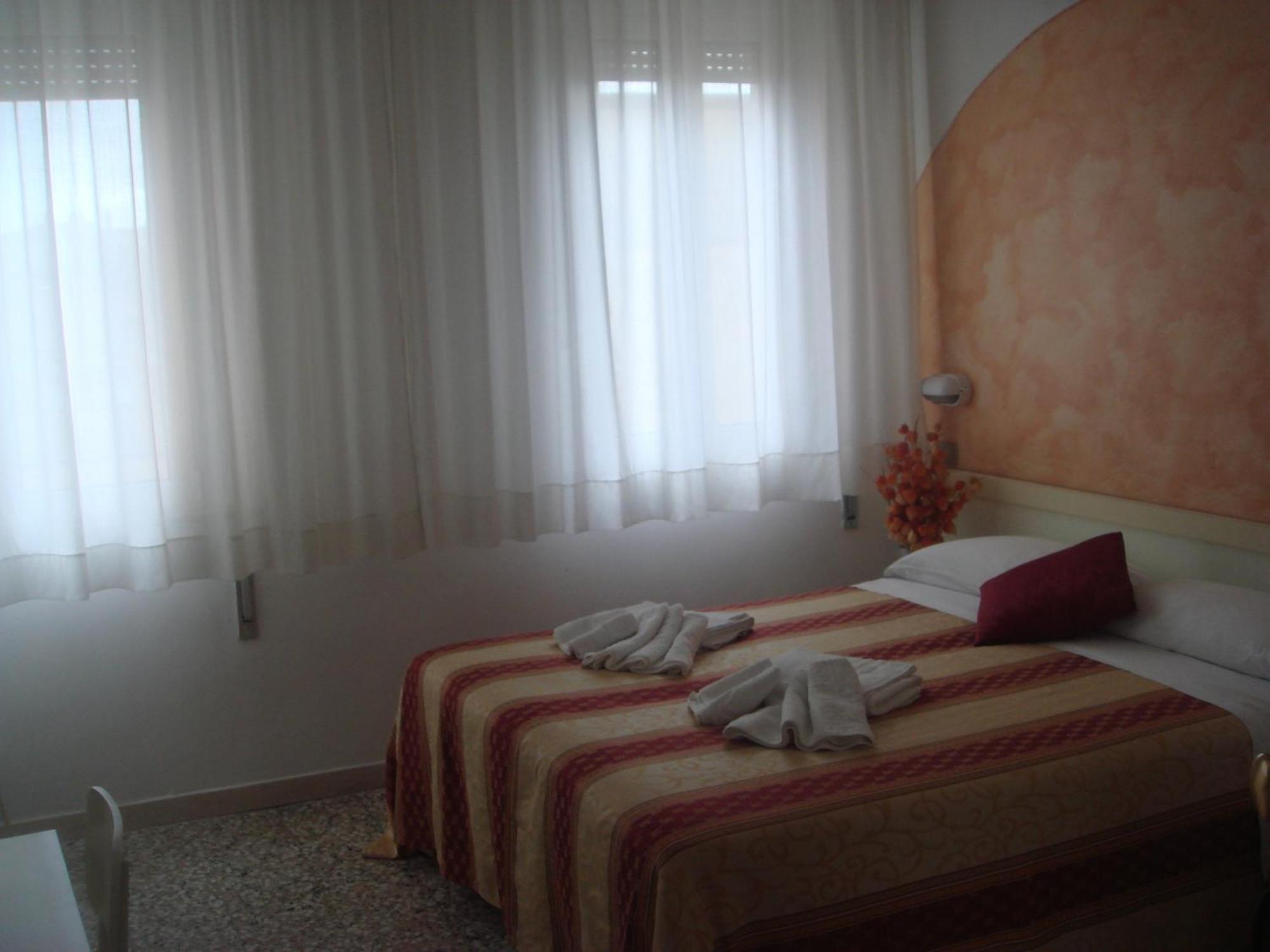 Hotel Arcade Rimini Luaran gambar